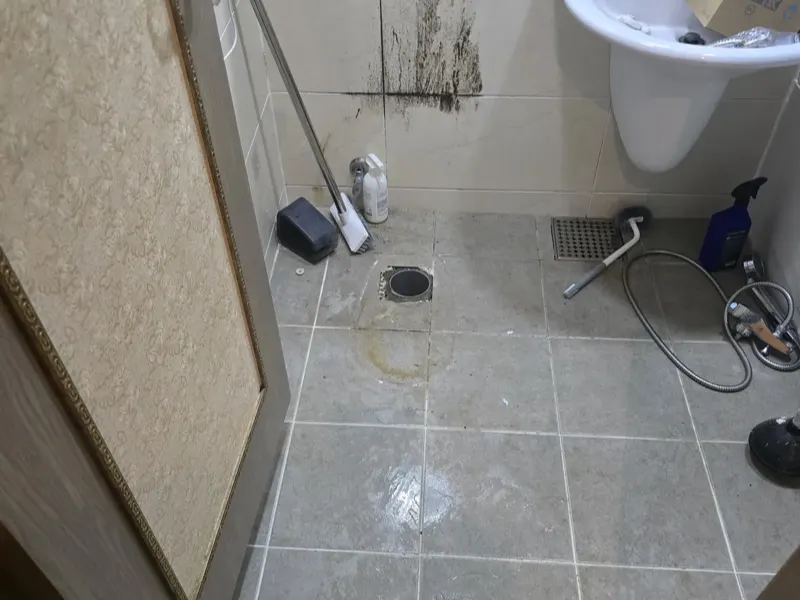 울산 공장 작업장 바닥 배수구와 배관 막힘